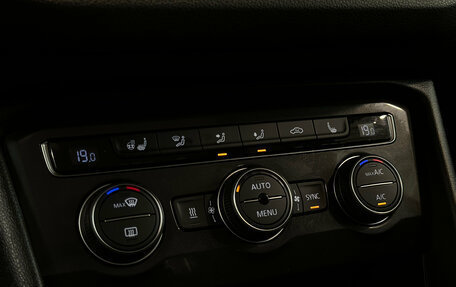 Volkswagen Tiguan II, 2018 год, 2 950 000 рублей, 15 фотография