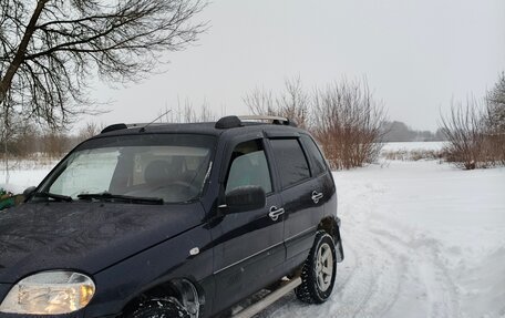 Chevrolet Niva I рестайлинг, 2004 год, 400 000 рублей, 2 фотография