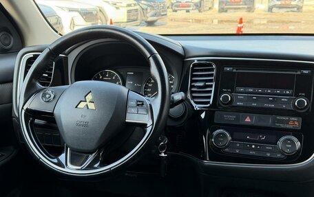 Mitsubishi Outlander III рестайлинг 3, 2016 год, 1 990 000 рублей, 14 фотография