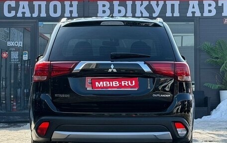Mitsubishi Outlander III рестайлинг 3, 2016 год, 1 990 000 рублей, 10 фотография