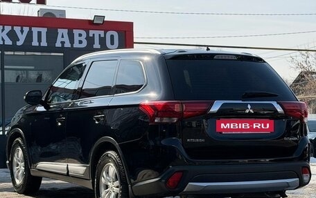 Mitsubishi Outlander III рестайлинг 3, 2016 год, 1 990 000 рублей, 8 фотография