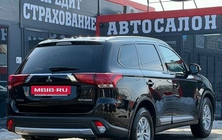 Mitsubishi Outlander III рестайлинг 3, 2016 год, 1 990 000 рублей, 12 фотография