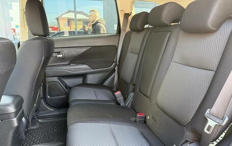 Mitsubishi Outlander III рестайлинг 3, 2016 год, 1 990 000 рублей, 18 фотография