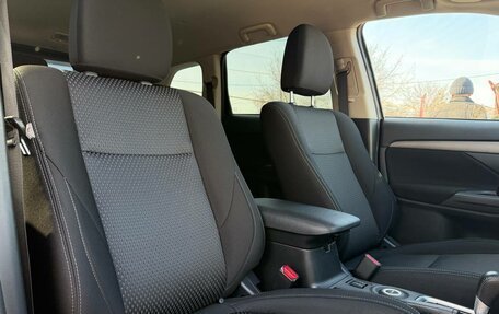 Mitsubishi Outlander III рестайлинг 3, 2016 год, 1 990 000 рублей, 28 фотография