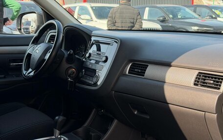 Mitsubishi Outlander III рестайлинг 3, 2016 год, 1 990 000 рублей, 27 фотография