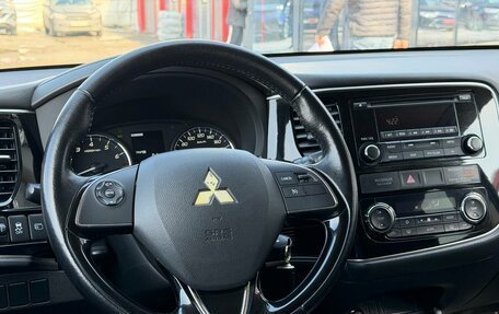 Mitsubishi Outlander III рестайлинг 3, 2016 год, 1 990 000 рублей, 26 фотография