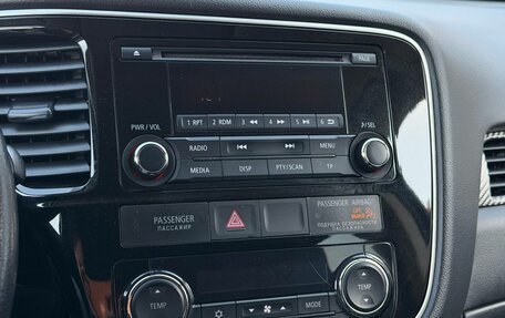 Mitsubishi Outlander III рестайлинг 3, 2016 год, 1 990 000 рублей, 21 фотография