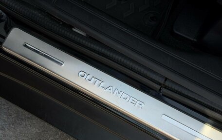 Mitsubishi Outlander III рестайлинг 3, 2016 год, 1 990 000 рублей, 32 фотография