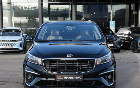 KIA Carnival III, 2019 год, 2 500 000 рублей, 2 фотография