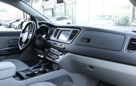 KIA Carnival III, 2019 год, 2 500 000 рублей, 9 фотография