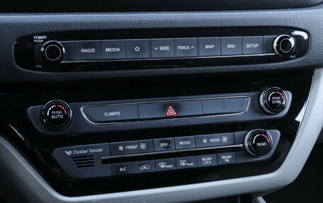 KIA Carnival III, 2019 год, 2 500 000 рублей, 20 фотография