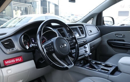 KIA Carnival III, 2019 год, 2 500 000 рублей, 13 фотография