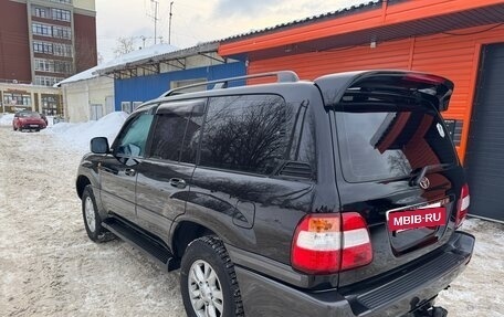 Toyota Land Cruiser 100 рестайлинг 2, 2006 год, 3 100 000 рублей, 24 фотография