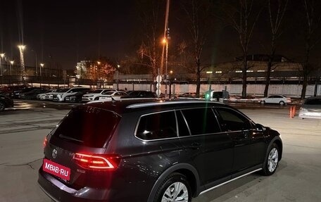 Volkswagen Passat B8 рестайлинг, 2018 год, 3 350 000 рублей, 17 фотография