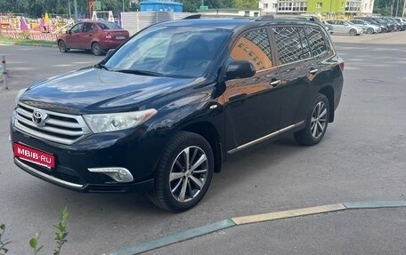 Toyota Highlander III, 2012 год, 1 850 000 рублей, 2 фотография