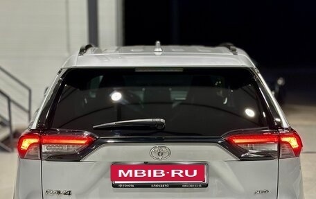 Toyota RAV4, 2021 год, 3 400 000 рублей, 7 фотография