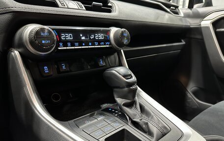 Toyota RAV4, 2021 год, 3 400 000 рублей, 21 фотография