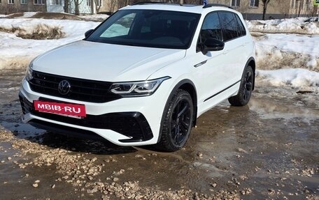 Volkswagen Tiguan II, 2021 год, 4 900 000 рублей, 2 фотография