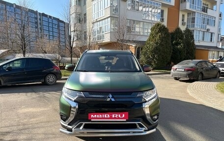 Mitsubishi Outlander III рестайлинг 3, 2021 год, 2 280 000 рублей, 3 фотография