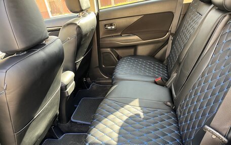 Mitsubishi Outlander III рестайлинг 3, 2021 год, 2 280 000 рублей, 8 фотография