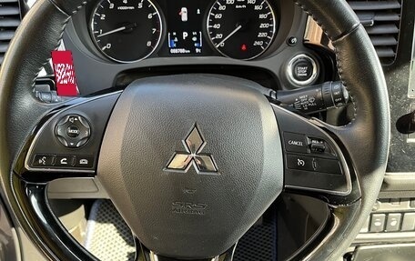 Mitsubishi Outlander III рестайлинг 3, 2021 год, 2 280 000 рублей, 18 фотография