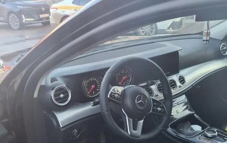 Mercedes-Benz E-Класс, 2019 год, 2 300 000 рублей, 3 фотография