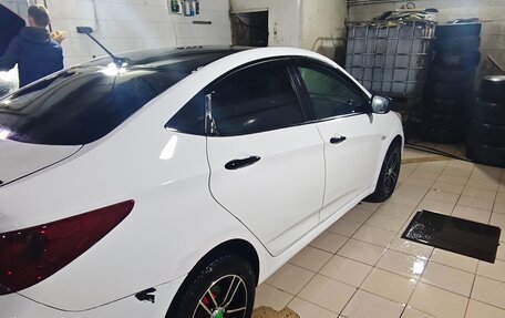 Hyundai Solaris II рестайлинг, 2012 год, 490 000 рублей, 10 фотография