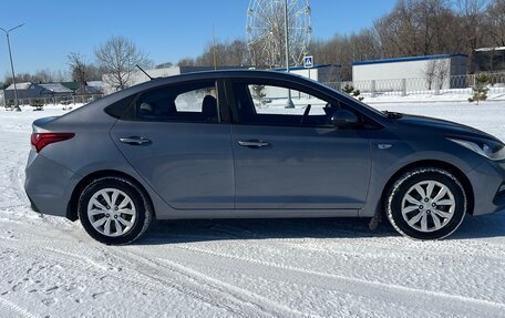 Hyundai Solaris II рестайлинг, 2017 год, 1 300 000 рублей, 2 фотография
