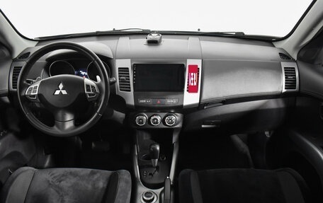 Mitsubishi Outlander III рестайлинг 3, 2011 год, 1 029 000 рублей, 13 фотография