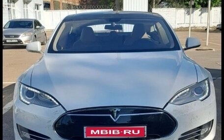 Tesla Model S I, 2013 год, 2 000 000 рублей, 1 фотография
