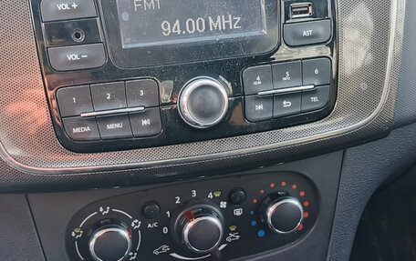 Renault Sandero II рестайлинг, 2019 год, 850 000 рублей, 4 фотография