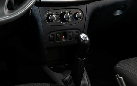 Renault Logan II, 2016 год, 699 000 рублей, 11 фотография