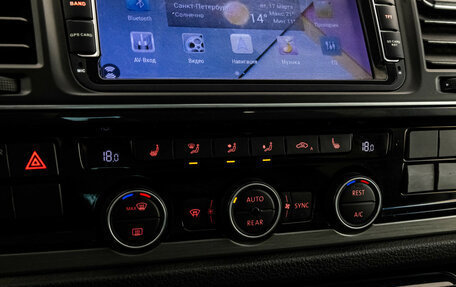 Volkswagen Multivan T6 рестайлинг, 2015 год, 2 899 000 рублей, 16 фотография