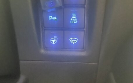 Toyota Land Cruiser Prado 150 рестайлинг 2, 2018 год, 5 000 000 рублей, 4 фотография