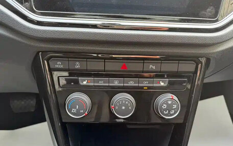 Volkswagen T-Roc I, 2022 год, 1 499 017 рублей, 18 фотография