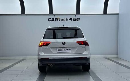 Volkswagen Tiguan II, 2021 год, 2 478 000 рублей, 3 фотография