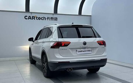 Volkswagen Tiguan II, 2021 год, 2 478 000 рублей, 4 фотография