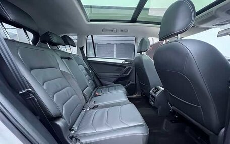 Volkswagen Tiguan II, 2021 год, 2 478 000 рублей, 17 фотография