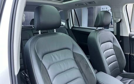 Volkswagen Tiguan II, 2021 год, 2 478 000 рублей, 22 фотография