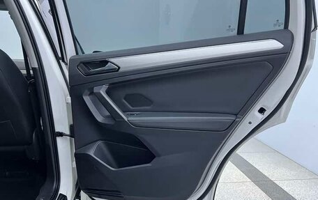 Volkswagen Tiguan II, 2021 год, 2 478 000 рублей, 19 фотография