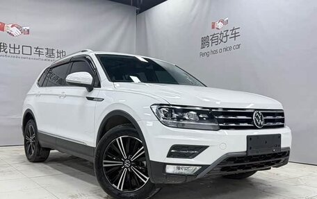 Volkswagen Tiguan II, 2021 год, 2 560 000 рублей, 2 фотография