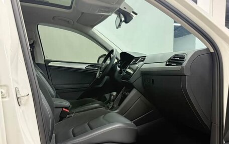 Volkswagen Tiguan II, 2021 год, 2 560 000 рублей, 17 фотография