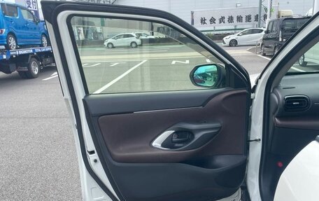 Toyota Yaris Cross, 2022 год, 1 453 000 рублей, 23 фотография