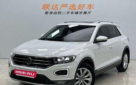 Volkswagen T-Roc I, 2022 год, 2 190 000 рублей, 2 фотография