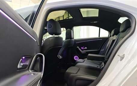 Mercedes-Benz A-Класс, 2023 год, 2 400 000 рублей, 14 фотография