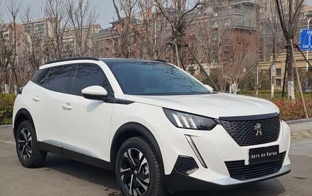 Peugeot 2008 II, 2022 год, 1 860 000 рублей, 3 фотография