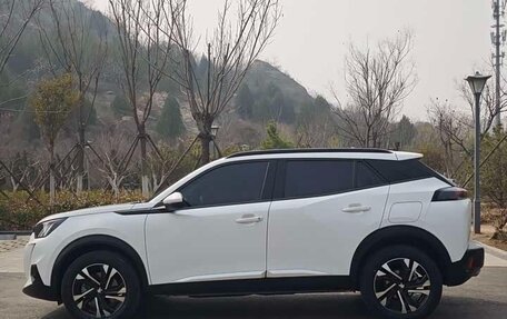 Peugeot 2008 II, 2022 год, 1 860 000 рублей, 4 фотография