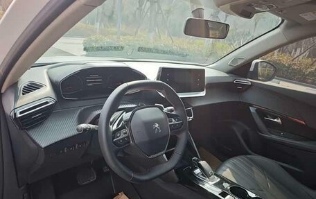 Peugeot 2008 II, 2022 год, 1 860 000 рублей, 10 фотография