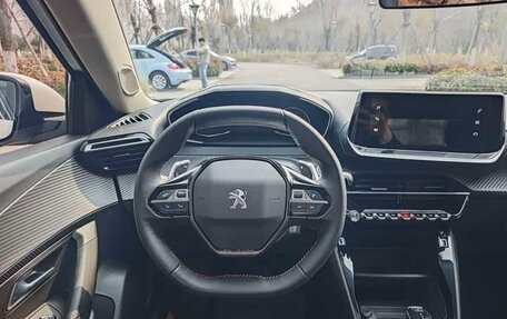 Peugeot 2008 II, 2022 год, 1 860 000 рублей, 12 фотография