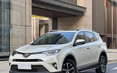 Toyota RAV4, 2018 год, 1 980 001 рублей, 1 фотография